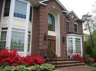 8305 Hayden Ln, Annandale, VA 22003