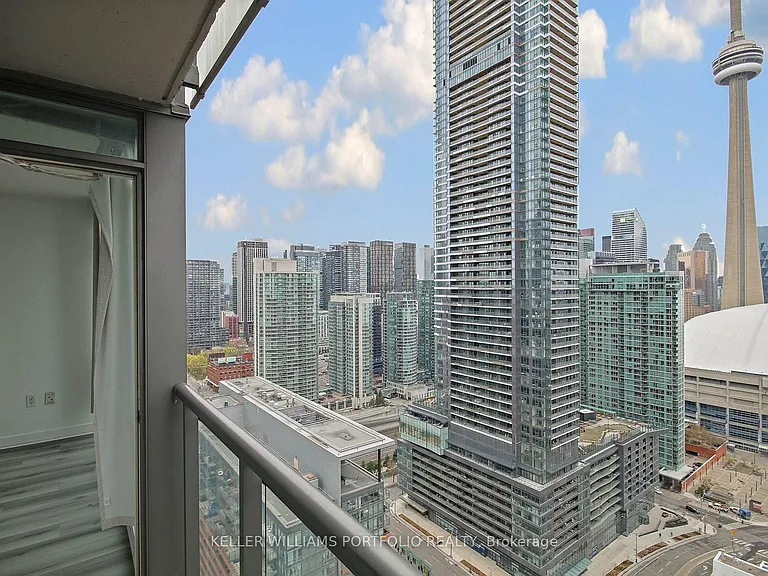 15 Fort York Blvd W #3907 — Photo 47
