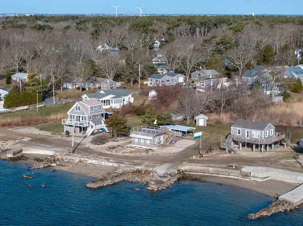 8 Howard Bch, Mattapoisett, MA 02739