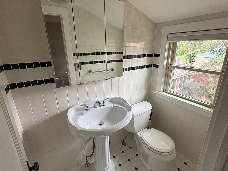 1512 W 16th Ave — Photo 12