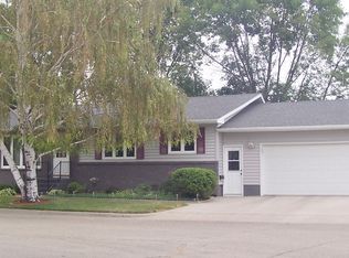 300 8th Ave SE, Devils Lake, ND 58301