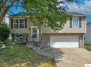 16702 Grant St, Omaha, NE 68116