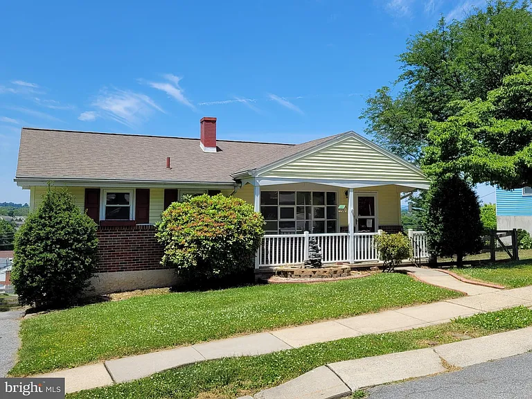 316 S Miller St — Photo 2