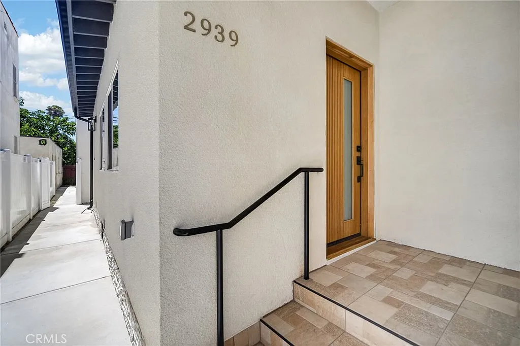 3 bed, 1100 sqft, $3,895 — Photo 1