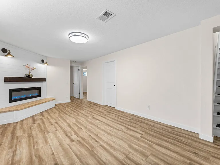 9237 W Maryland Pl — Photo 10