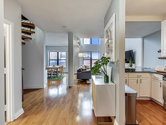 4th image of 350 W Belden Ave APT 609