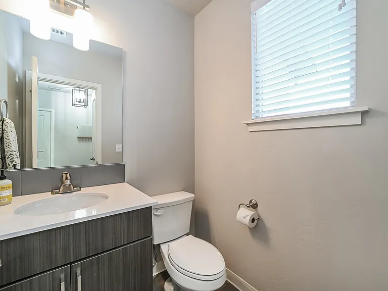 015-photo-powder-room-13945295