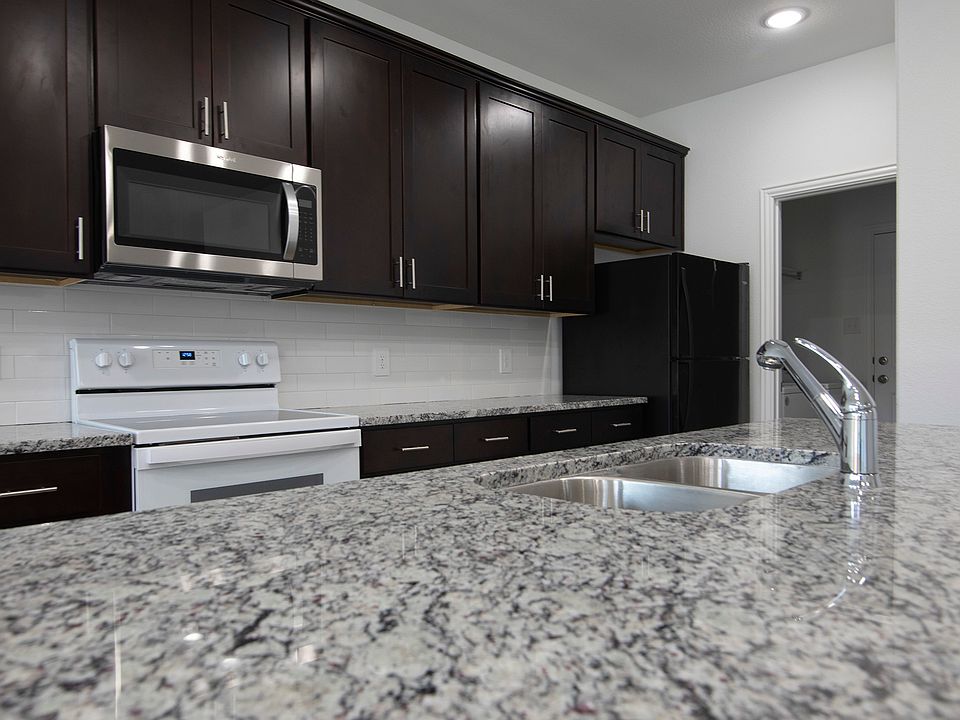 2nd image of 625 W Cottage Row