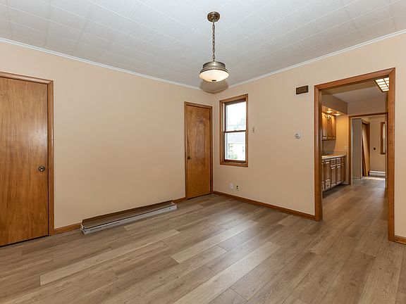 4th image of 1007 16th Ave