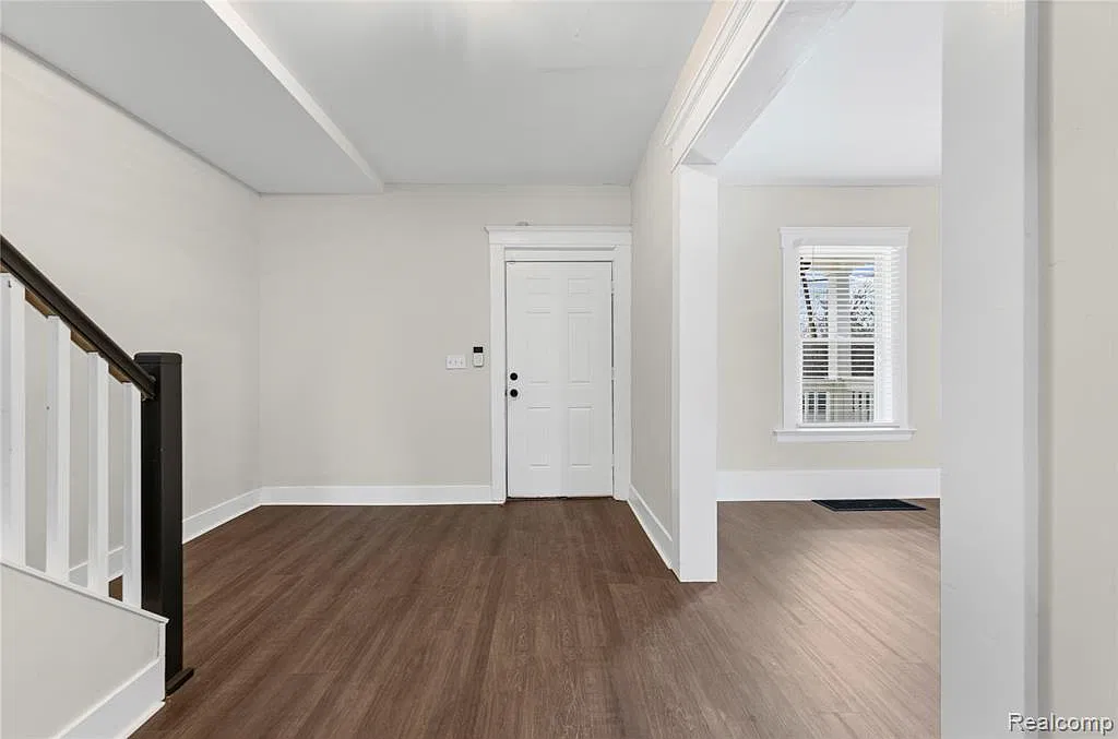 3 bed, 1.5 bath, 1214 sqft, $1,800 — Photo 3