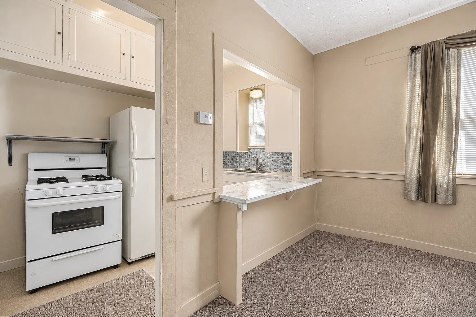 1 bed, 376 sqft, $1,050 — Photo 1