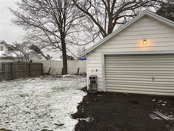 4th image of 407 Jackson Ave