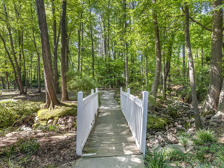 Avenue at Harbison — Photo 4