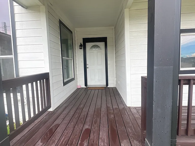 2305 Lorraine St — Photo 8