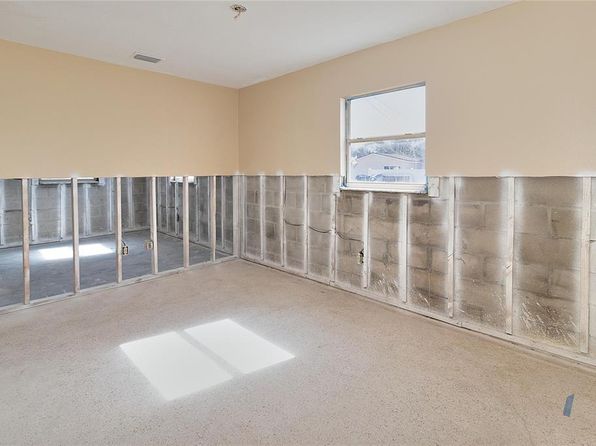 saint-petersburg-florida-81389989 picture