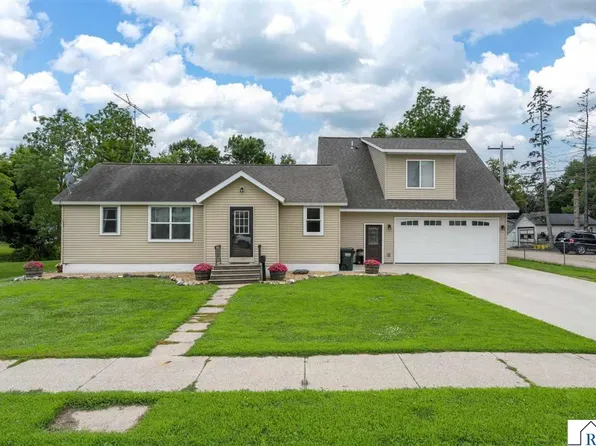 404 Paquin St E, Waterville, MN 56096