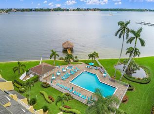 155 N Lakeshore Dr, Hypoluxo, FL 33462