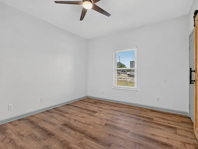 112 Remington Rd — Photo 26