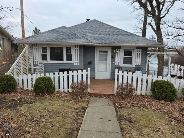 24927 W Forest Dr, Lake Villa, IL 60046