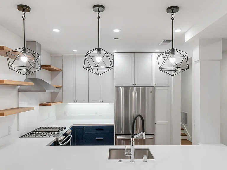 547 Union St — Photo 14
