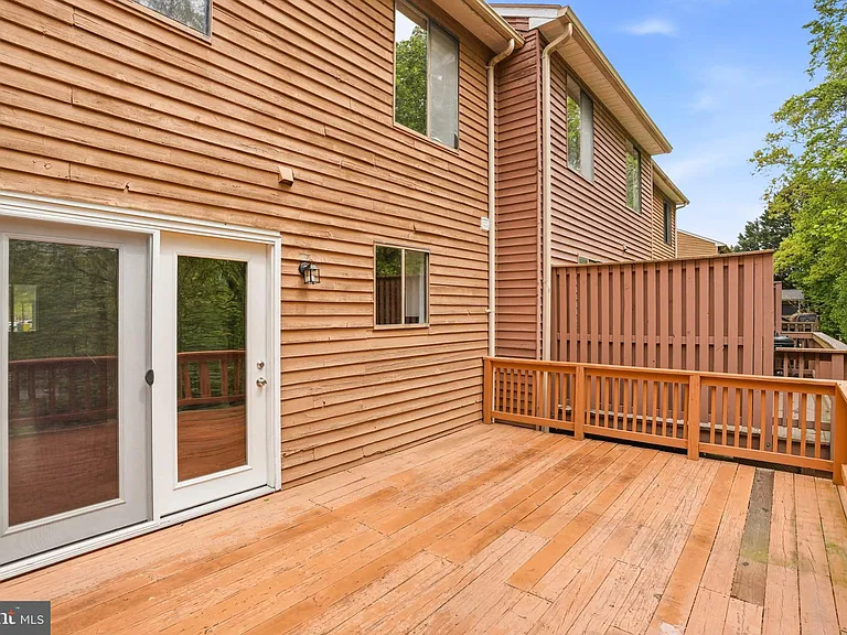1382 Almond Dr — Photo 32
