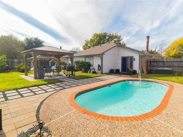 3719 Royal Manor Dr, Houston, TX 77082