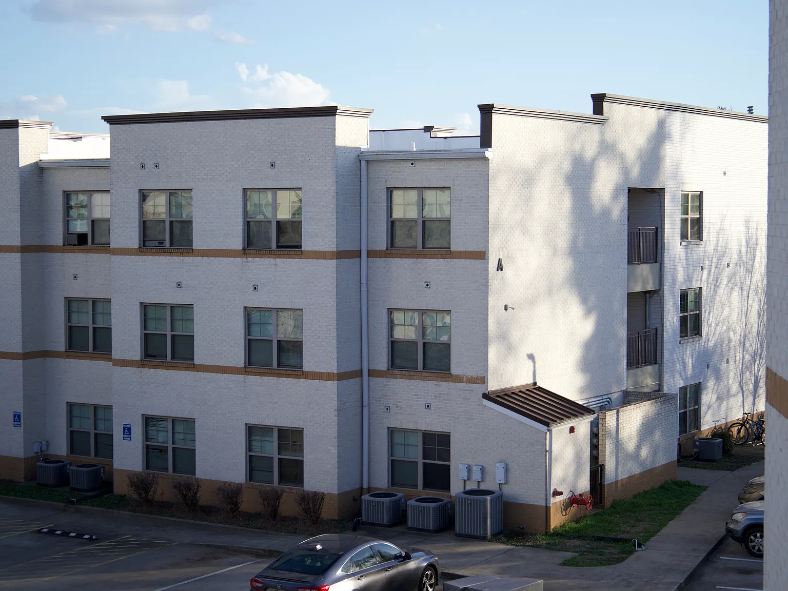 College Center Apartments — Photo 4