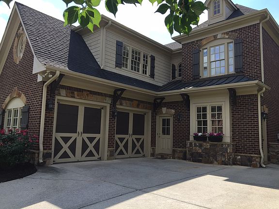 Front view right /driveway