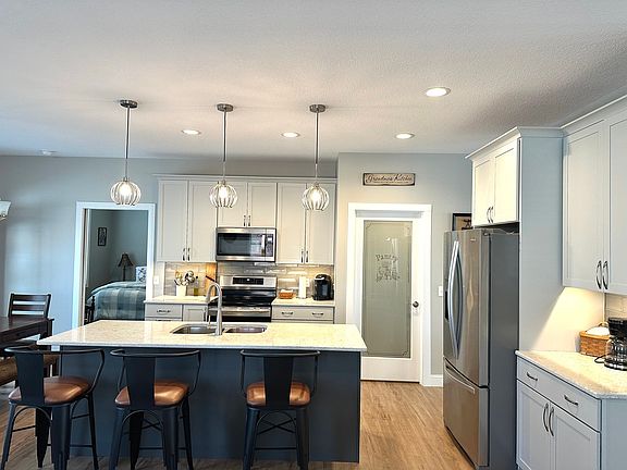 2nd image of 2 S Stephens St