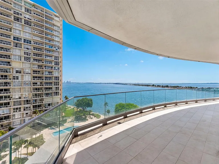 175 SE 25th Rd #604 — Photo 3