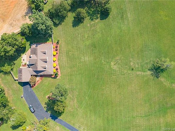 3rd image of 7452 Saddlebrook Ct