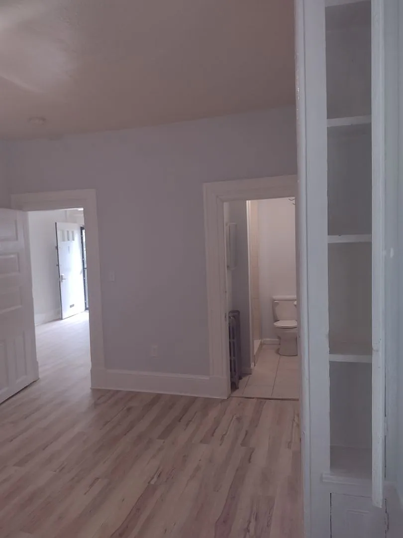 233 W Queen Lane — Photo 2