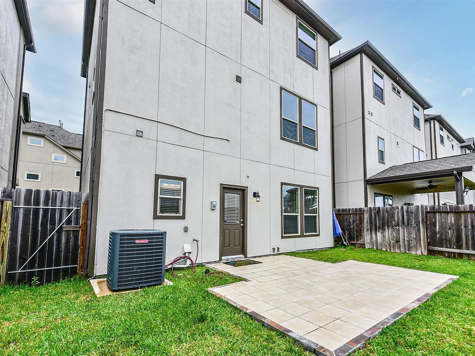 3 bed, 3.5 bath, 1921 sqft, $2,900 — Photo 4