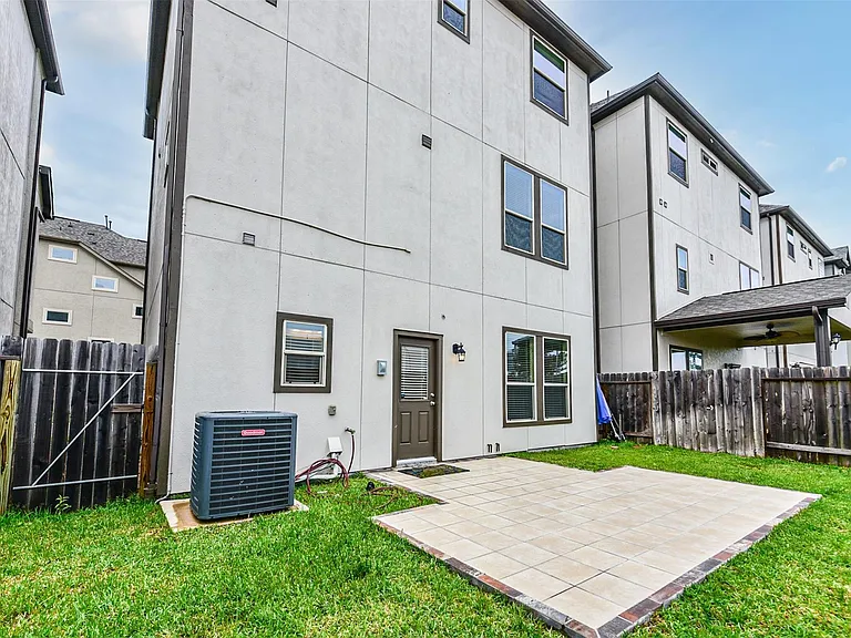 1504 Peyton Oaks Pl — Photo 4