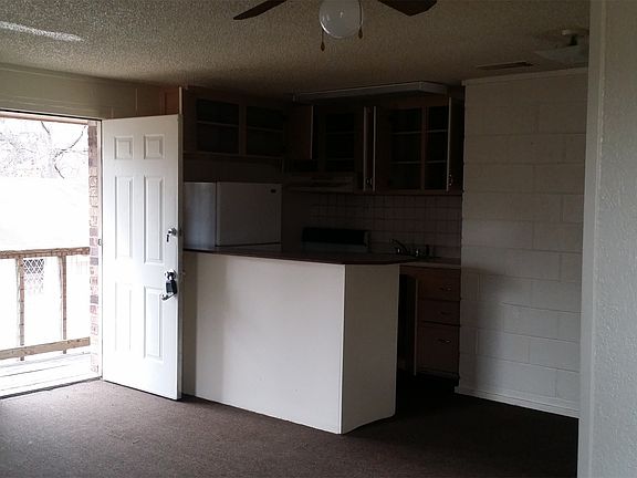 3rd image of 613 Grim St