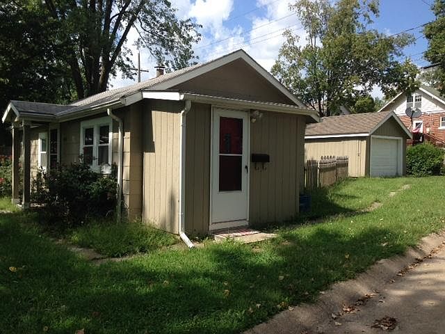 2nd image of 916 E Wea St