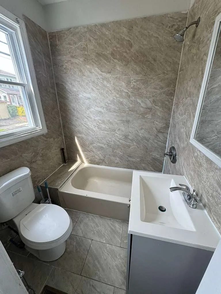 3 bed, $2,100 — Photo 4