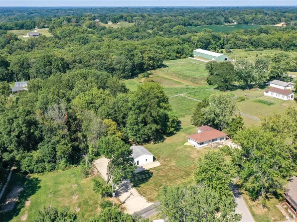 3830 Stanka Ln, Godfrey, IL 62035