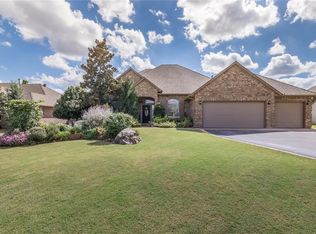 1000 Hunters Pointe Rd, Edmond, OK 73003