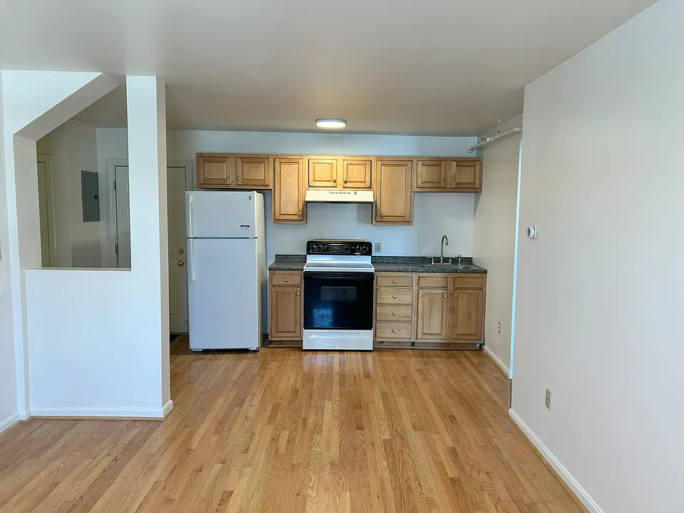 444 Sawyer St #12