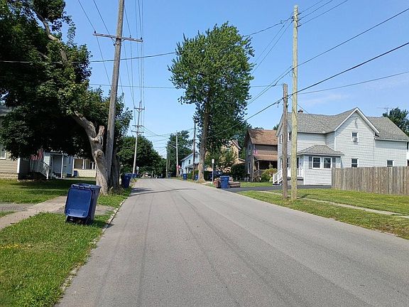 4th image of 92 Stevens St