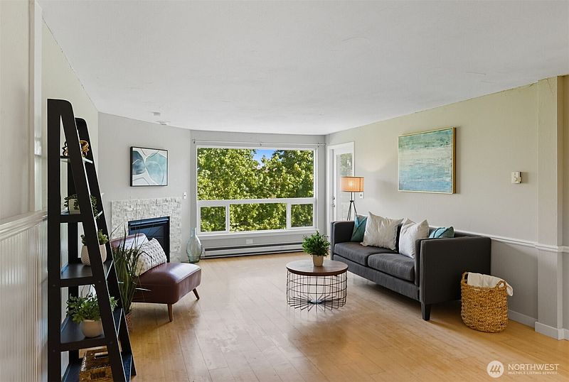 2nd image of 9416 1st Avenue NE #305
