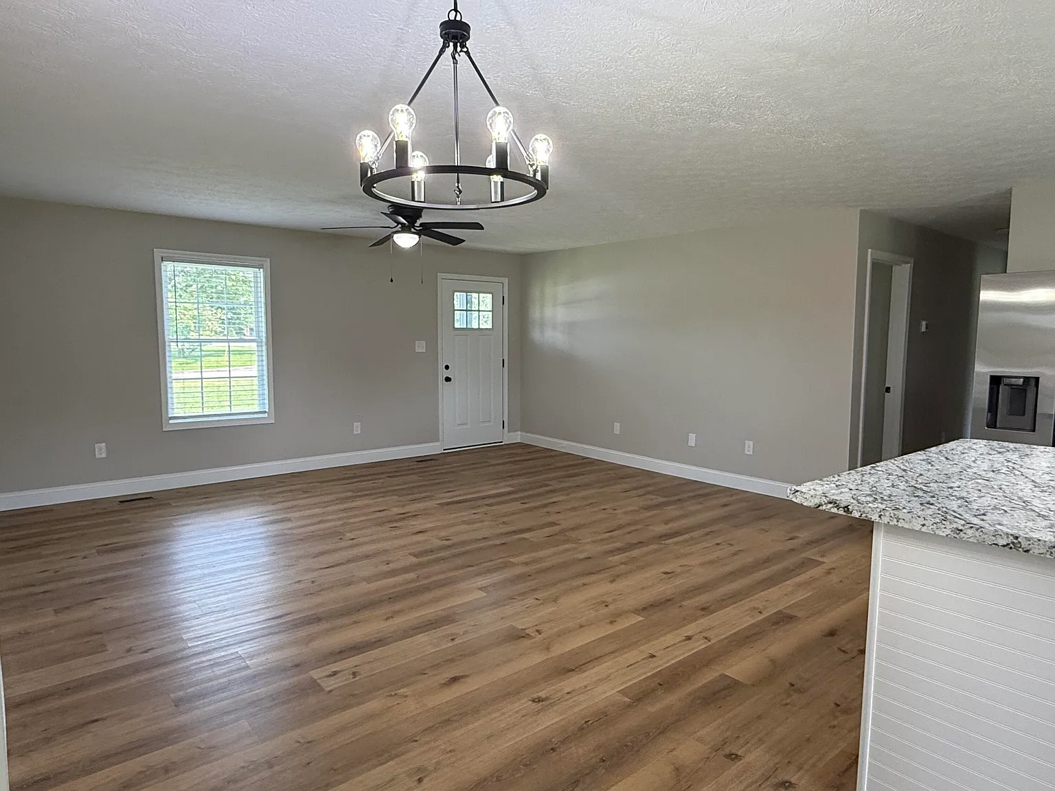 3 bed, 2.0 bath, 1200 sqft, $1,550 — Photo 3