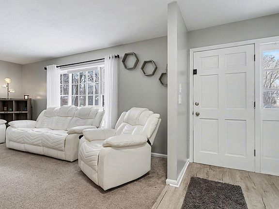 3rd image of 604 Country Club Blvd