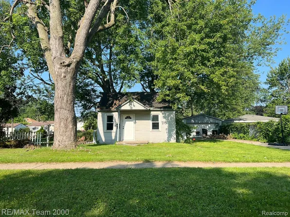 5970 John Daly St, Taylor, MI 48180