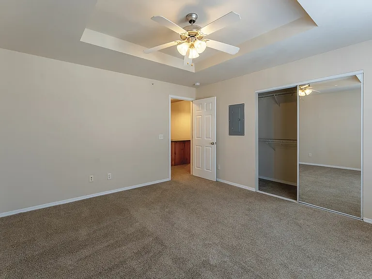 Sandstone Heights Apartments — Photo 42