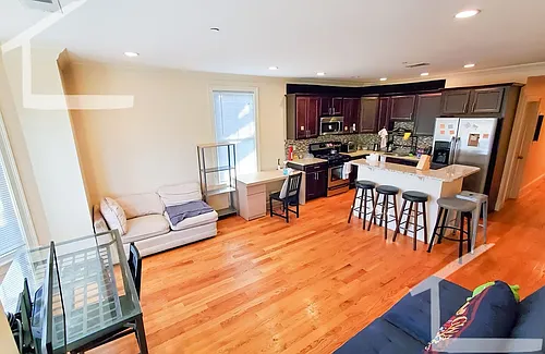 11 Sparhawk St Photo 1