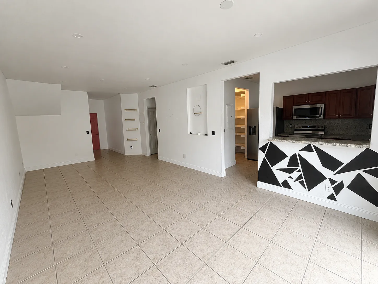 4 bed, 1618 sqft, $2,950 — Photo 3