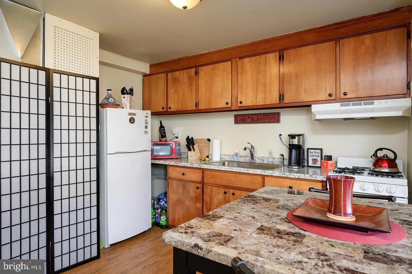 2 bed, 1.0 bath, 800 sqft, $1,195 — Photo 1