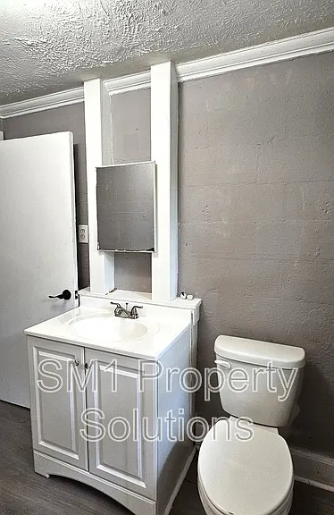 1001 Burton Ave — Photo 12